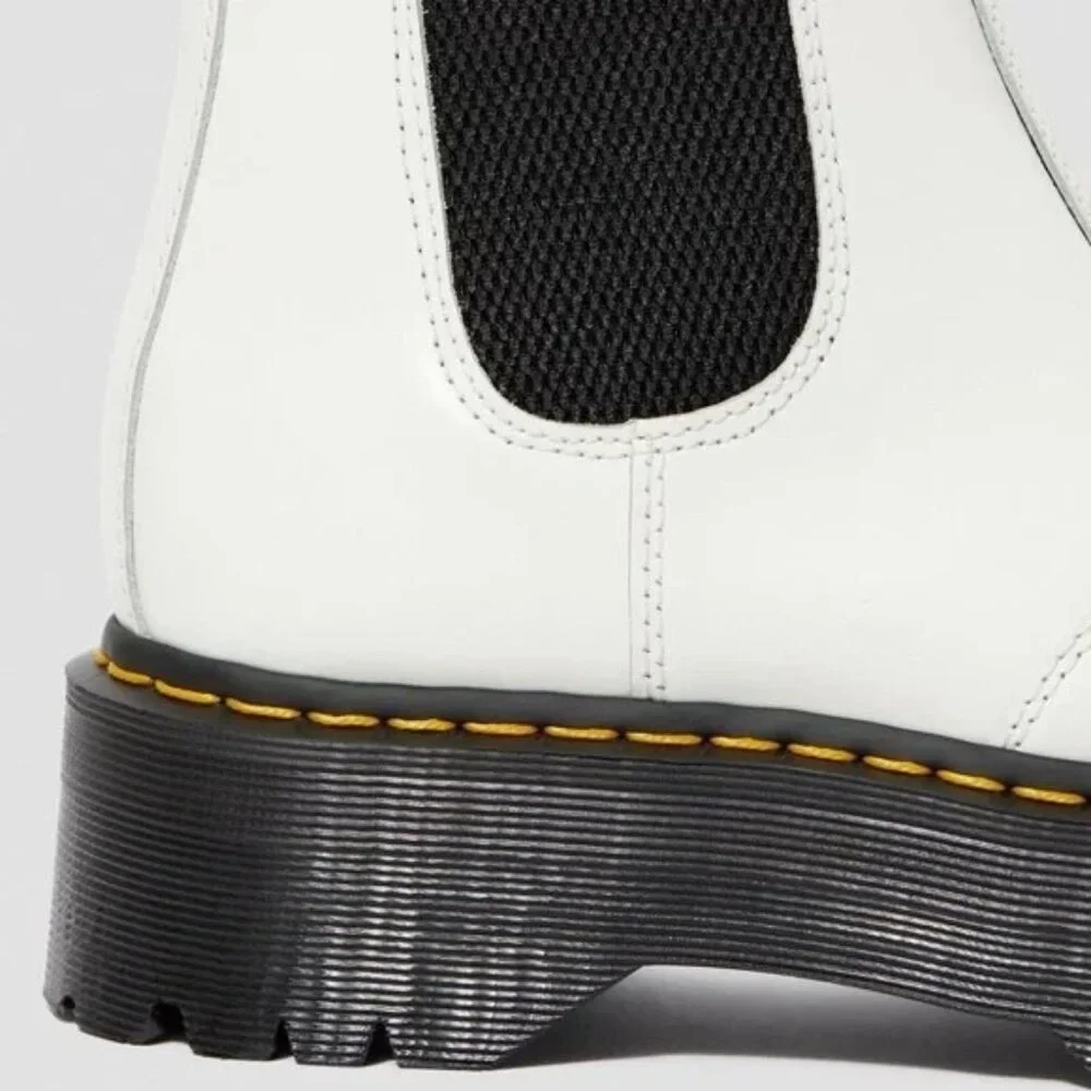 Dr. Martens 2976 Smooth Leather Platform Chelsea Boots | White | M: 10 /W: 9 NWT